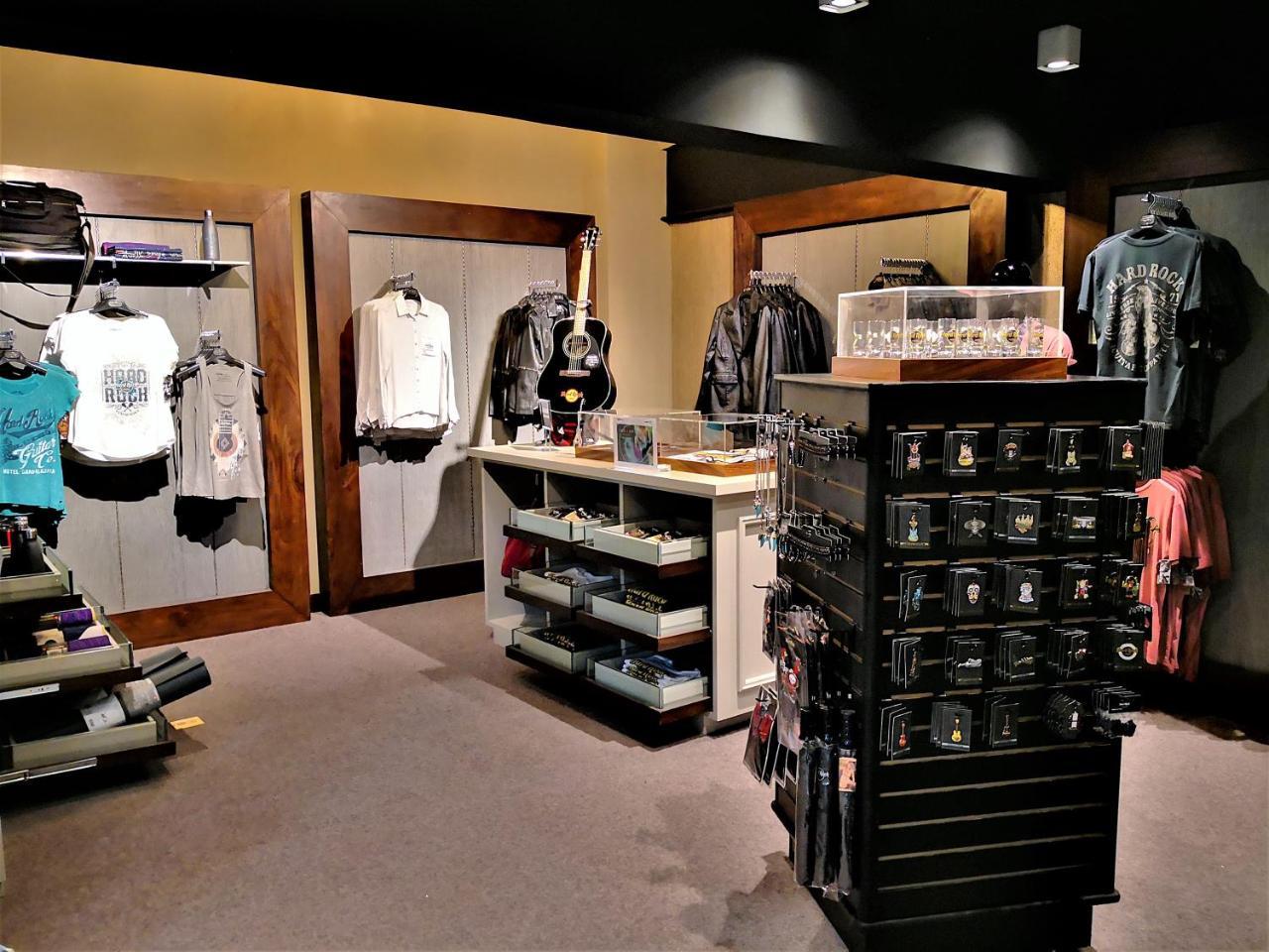 Hard Rock Hotel Guadalajara Zapopan Exterior photo The interior of the Harley-Davidson store in the Grand Country Hotel and Resorts